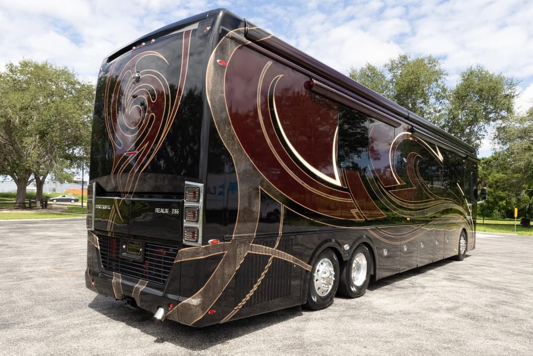 2021 Foretravel 4545 Motorhome - Image 5