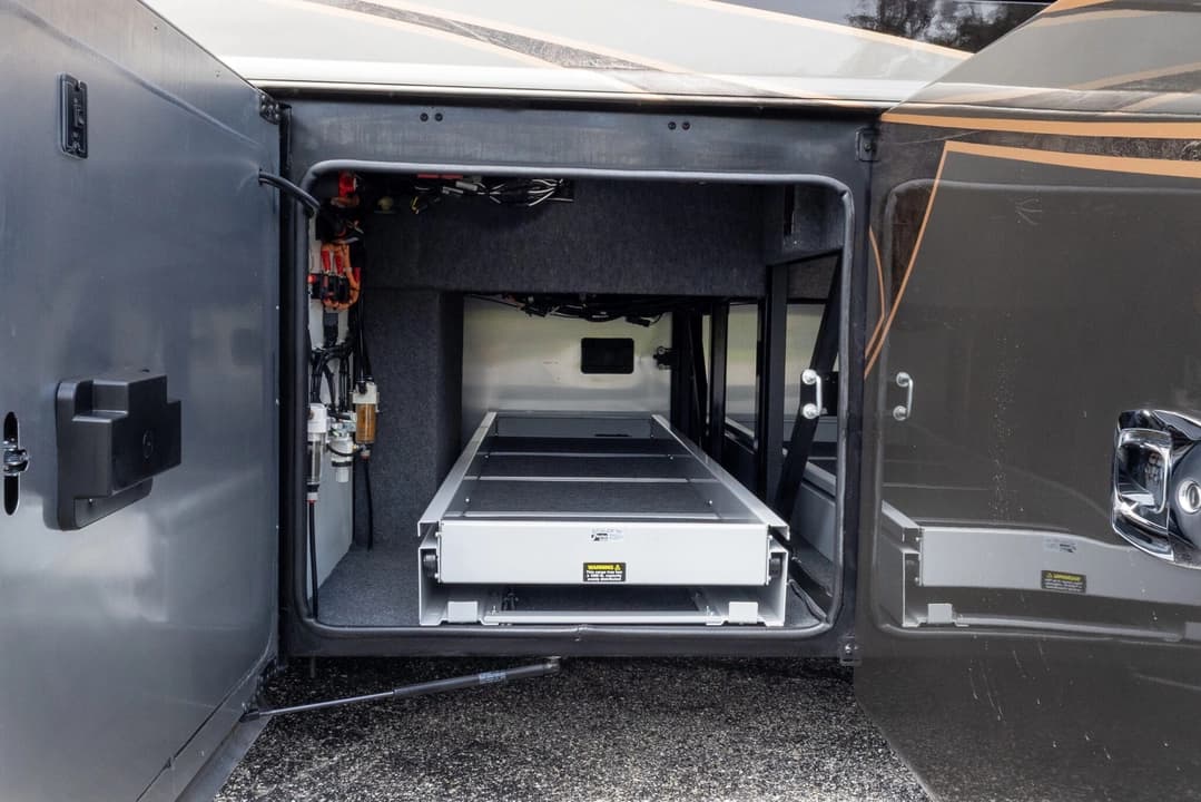 2021 Foretravel 4545 Motorhome - Image 43