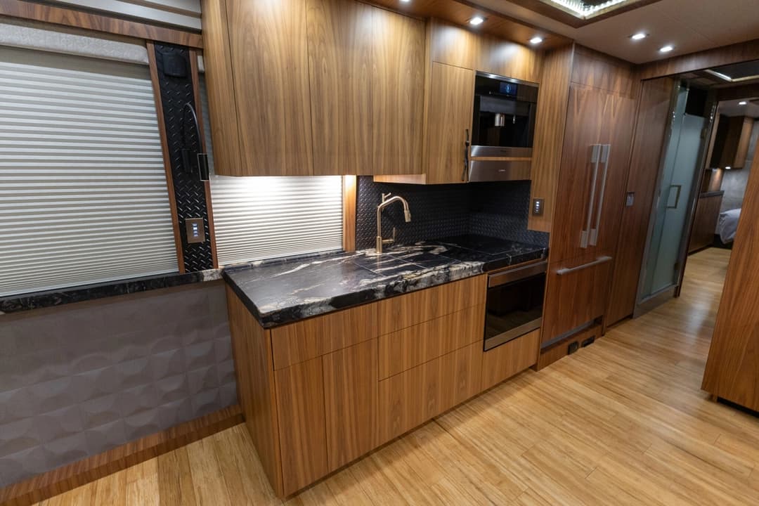 2022 Prevost Millennium X3 Motorhome - Image 15