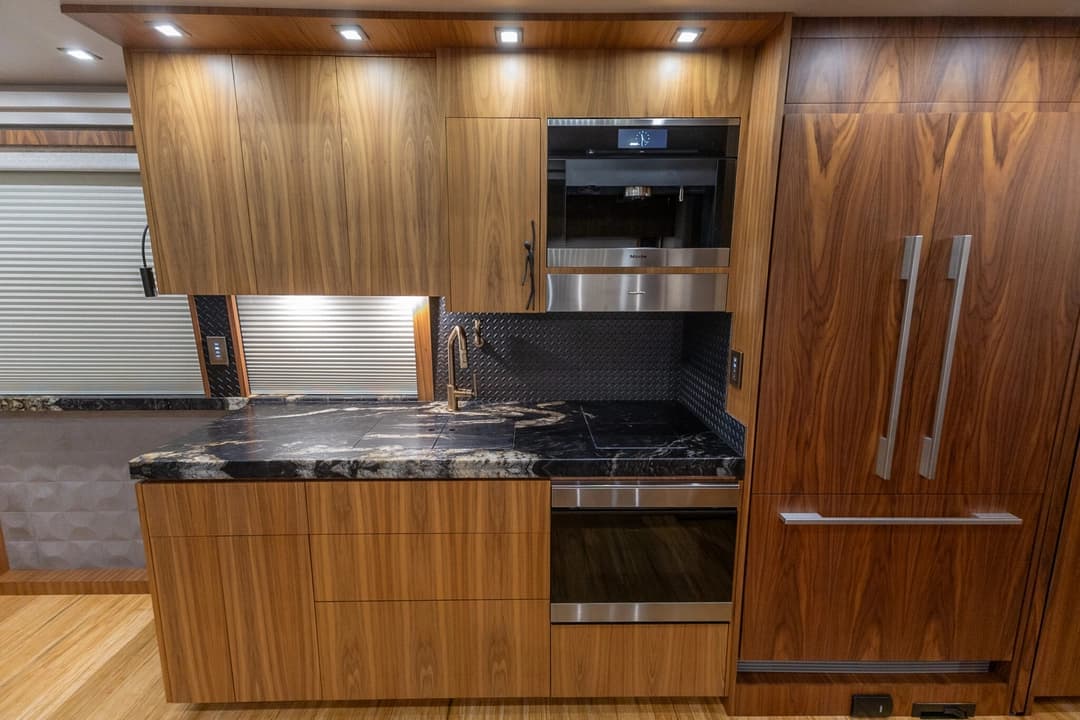 2022 Prevost Millennium X3 Motorhome - Image 16