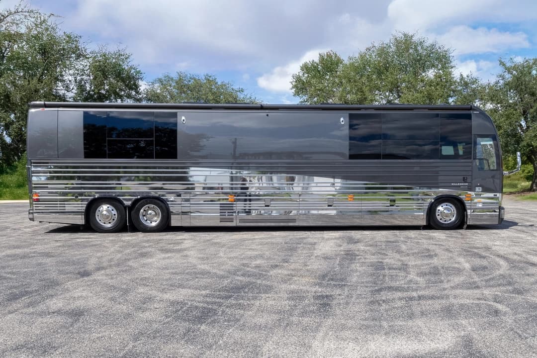 2022 Prevost Millennium X3 Motorhome - Image 3