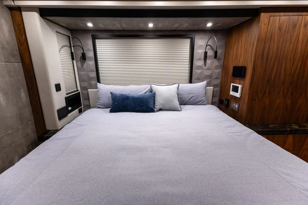 2022 Prevost Millennium X3 Motorhome - Image 23