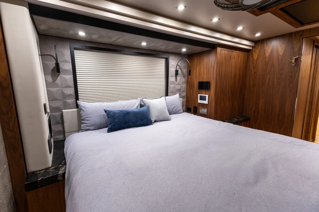 2022 Prevost Millennium X3 Motorhome - Image 24