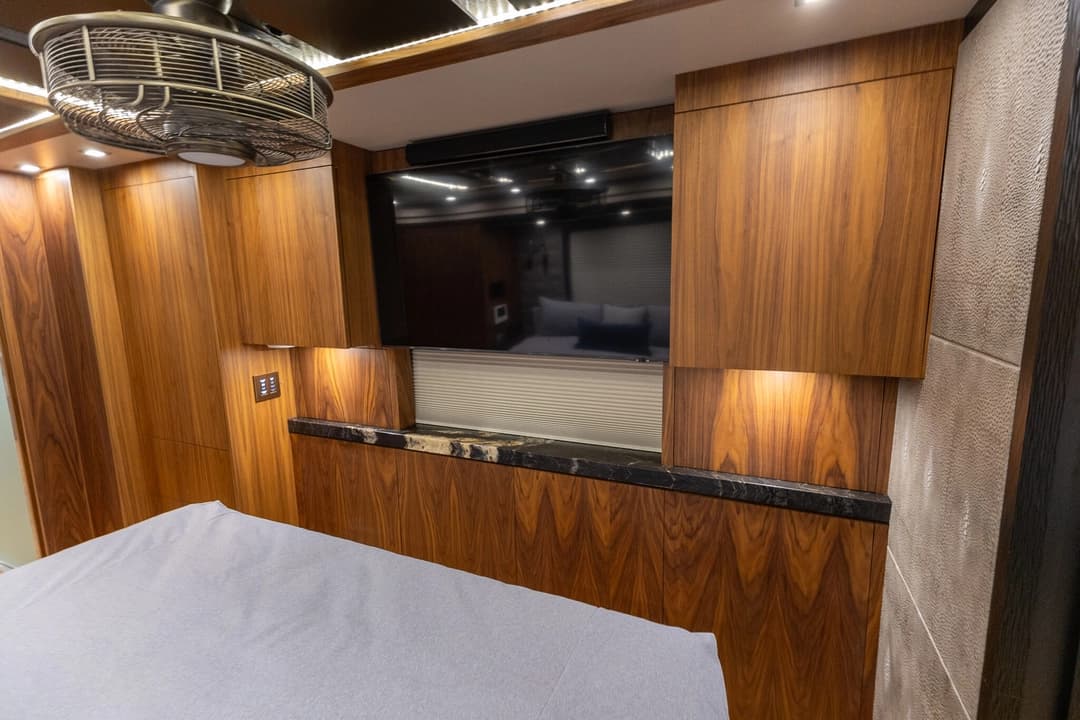 2022 Prevost Millennium X3 Motorhome - Image 25