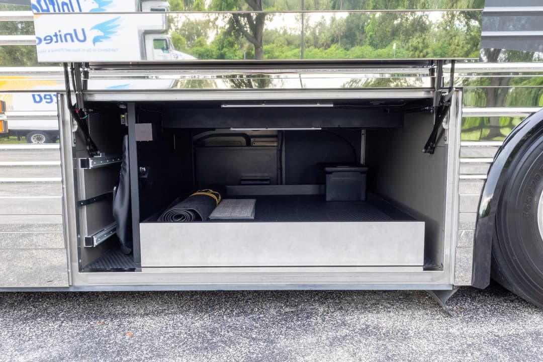 2022 Prevost Millennium X3 Motorhome - Image 32