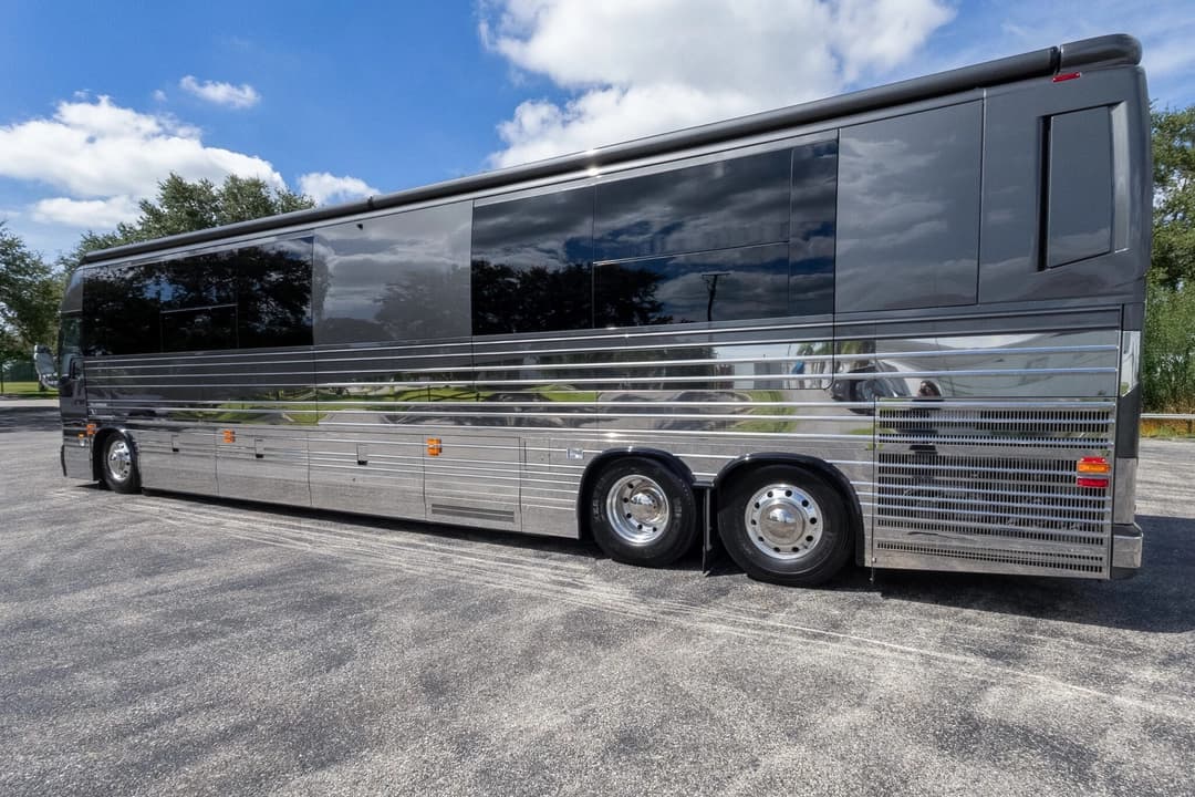 2022 Prevost Millennium X3 Motorhome - Image 5