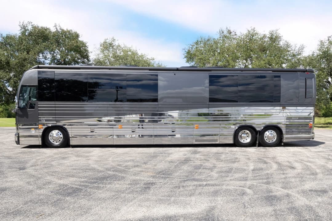 2022 Prevost Millennium X3 Motorhome - Image 6