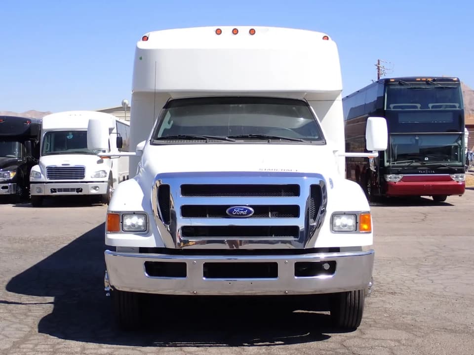 2015 Ford F650 Super Duty Starcraft XLT Shuttle Bus - Image 2