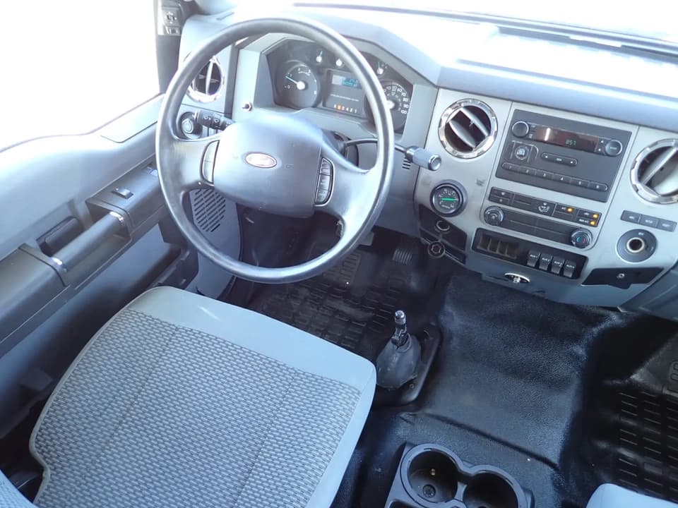 2015 Ford F650 Super Duty Starcraft XLT Shuttle Bus - Image 11