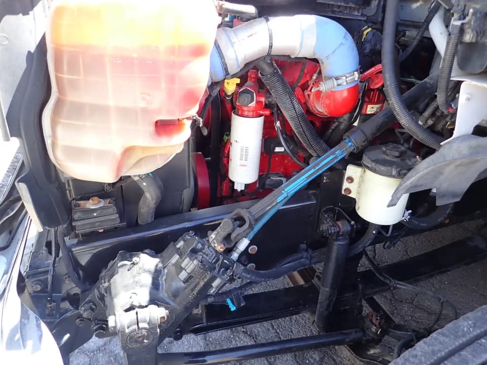 2015 Ford F650 Super Duty Starcraft XLT Shuttle Bus - Image 12