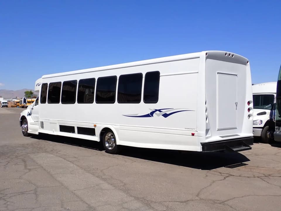 2015 Ford F650 Super Duty Starcraft XLT Shuttle Bus - Image 5
