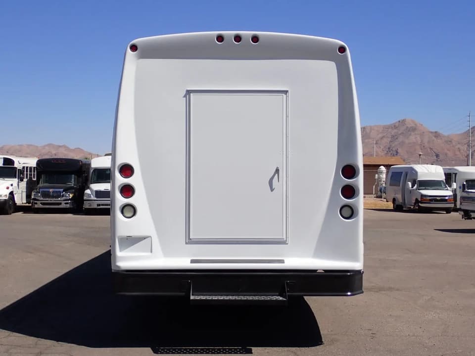 2015 Ford F650 Super Duty Starcraft XLT Shuttle Bus - Image 6