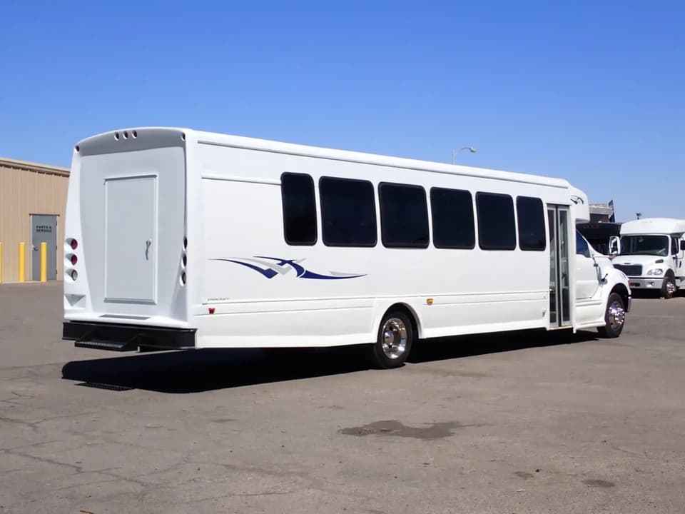 2015 Ford F650 Super Duty Starcraft XLT Shuttle Bus - Image 7