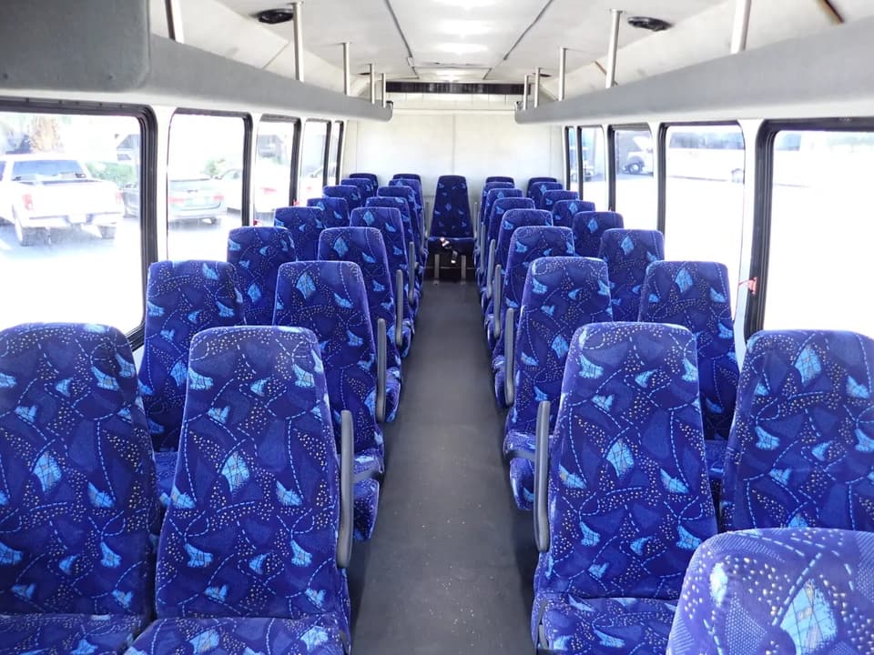 2015 Ford F650 Super Duty Starcraft XLT Shuttle Bus - Image 9