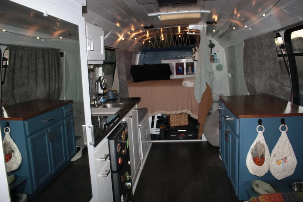 1997 Ford E450 - Image 12