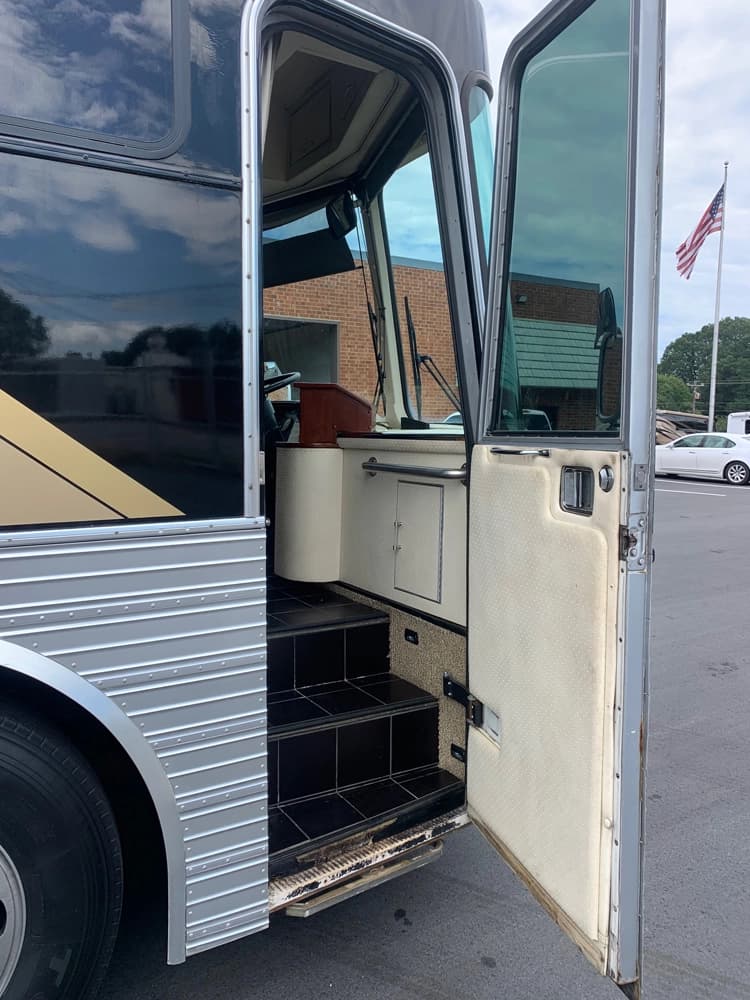 1993 Eagle Model 15 Motorhome - Image 9