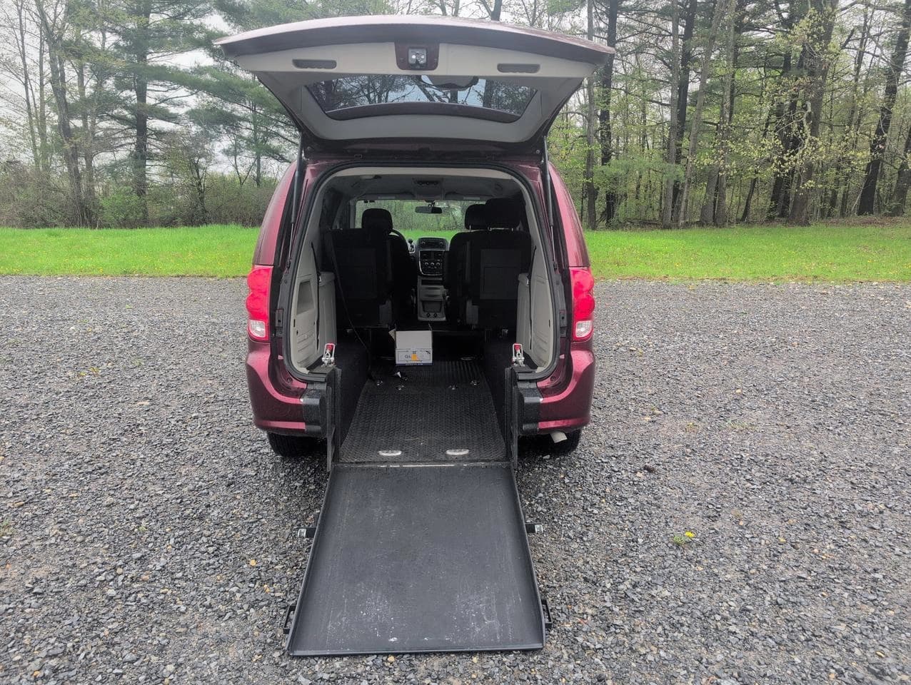 2017 DODGE ATS VAN PASSENGE - Image 13