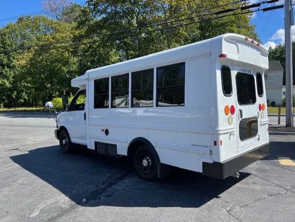 2012 Chevrolet Starcraft MFSAB Shuttle Bus - Image 3