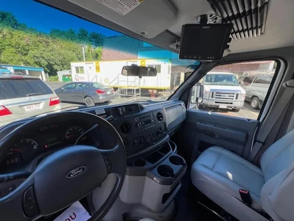 2018 Ford E350 ADA Shuttle Bus - Image 23