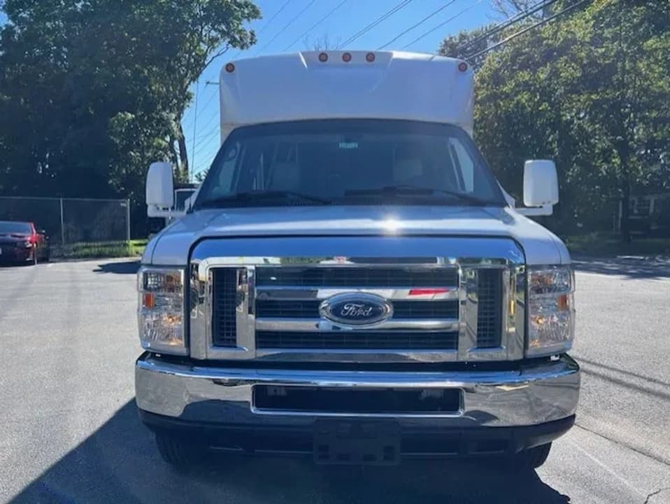 2018 Ford E350 ADA Shuttle Bus - Image 5