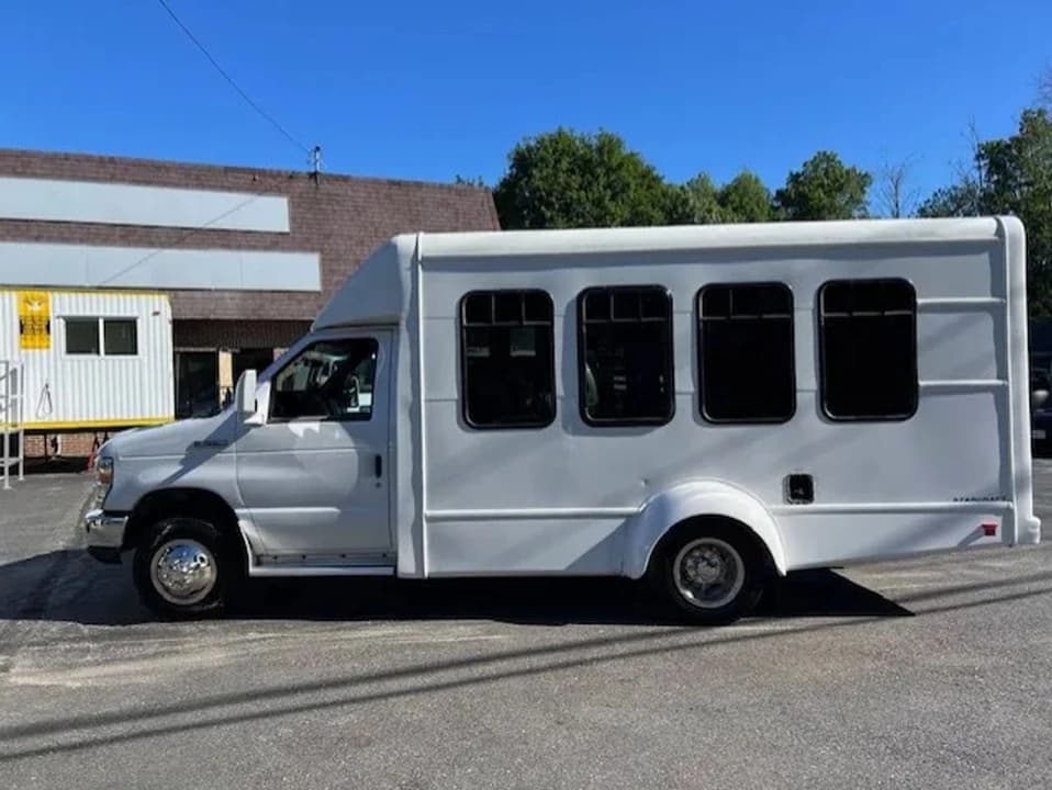 2018 Ford E350 ADA Shuttle Bus - Image 6