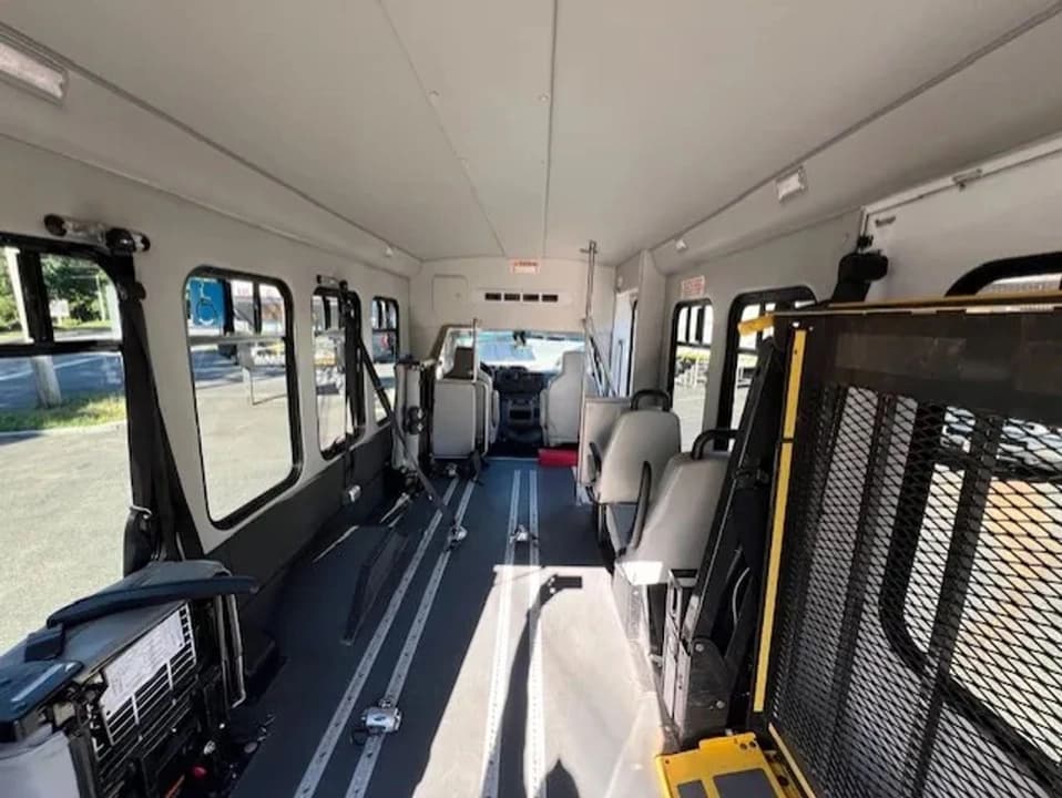 2018 Ford E350 ADA Shuttle Bus - Image 10