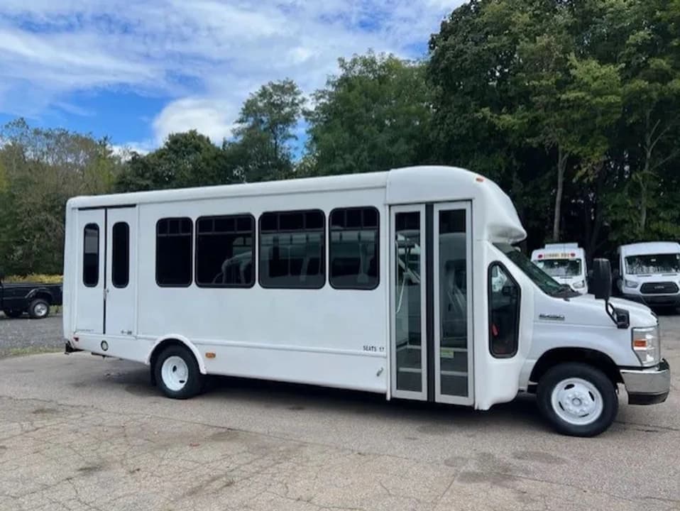 2016 Ford E450 Super Duty ADA Shuttle Bus - Image 2