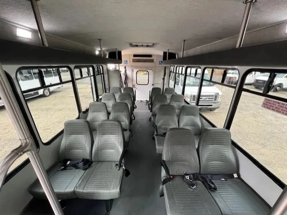 2016 Ford E450 Super Duty ADA Shuttle Bus - Image 13