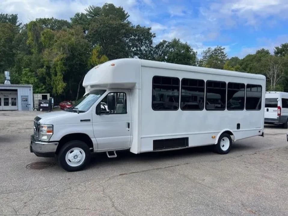 2016 Ford E450 Super Duty ADA Shuttle Bus - Image 1