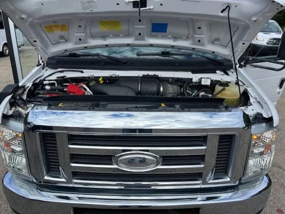 2016 Ford E450 Super Duty ADA Shuttle Bus - Image 20