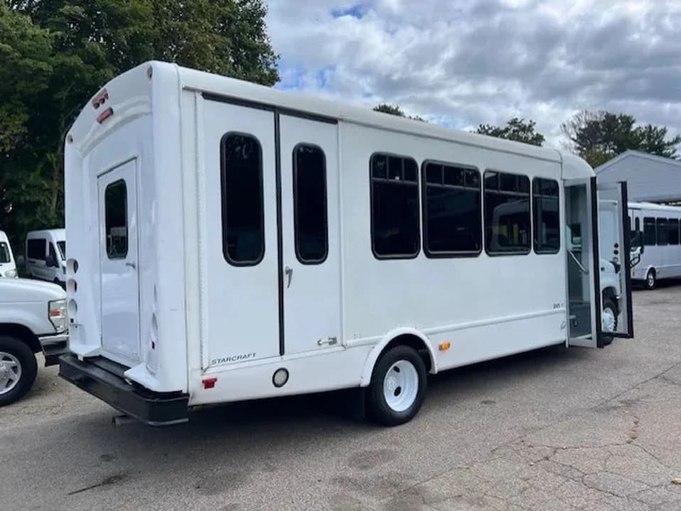 2016 Ford E450 Super Duty ADA Shuttle Bus - Image 5