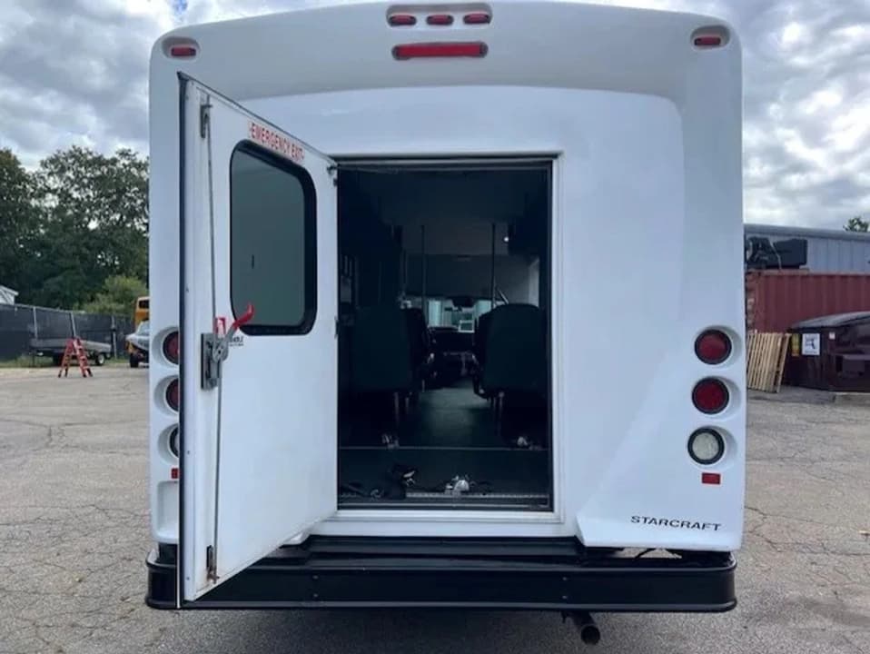 2016 Ford E450 Super Duty ADA Shuttle Bus - Image 7