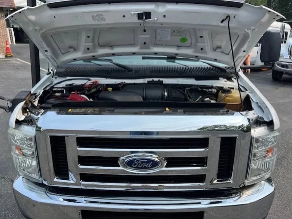 2015 Ford Turtle Top ADA Shuttle Bus - Image 2