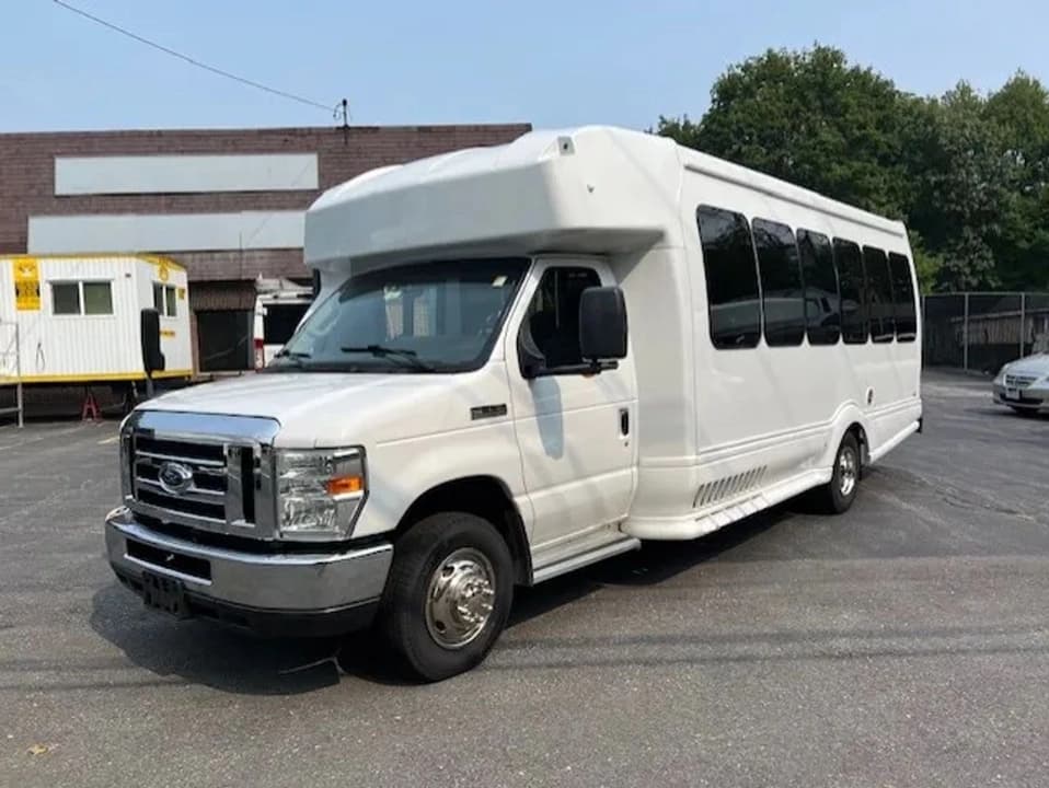 2015 Ford Turtle Top ADA Shuttle Bus - Image 1