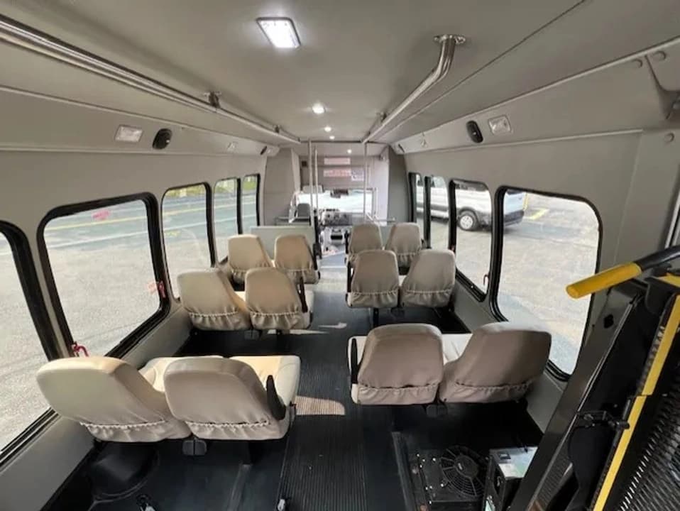 2015 Ford Turtle Top ADA Shuttle Bus - Image 11