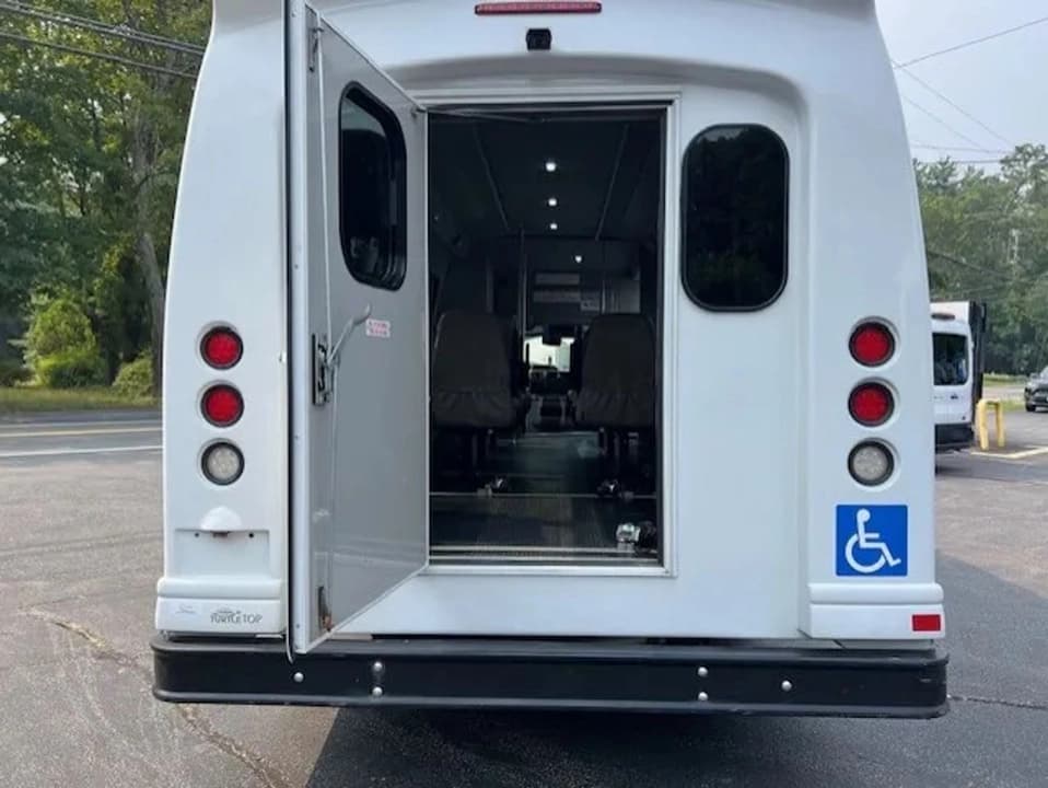 2015 Ford Turtle Top ADA Shuttle Bus - Image 15