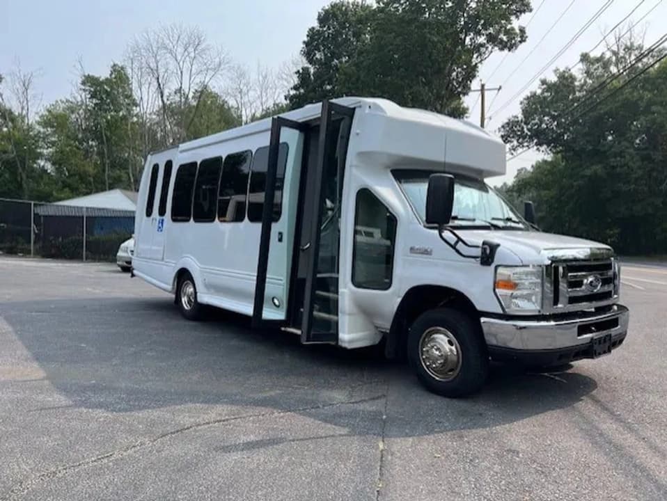 2015 Ford Turtle Top ADA Shuttle Bus - Image 3