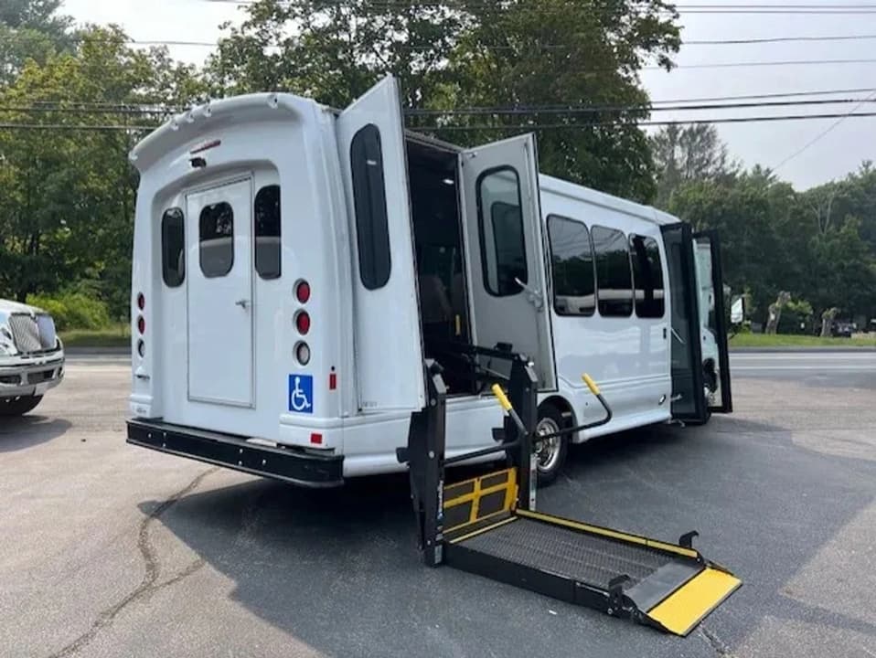 2015 Ford Turtle Top ADA Shuttle Bus - Image 5