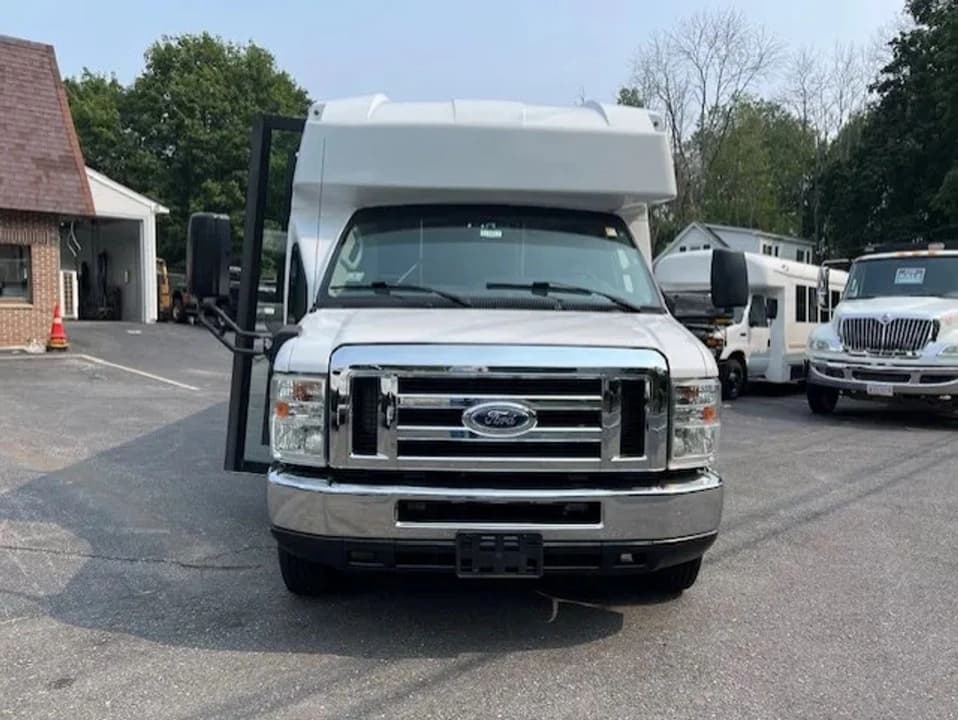 2015 Ford Turtle Top ADA Shuttle Bus - Image 8