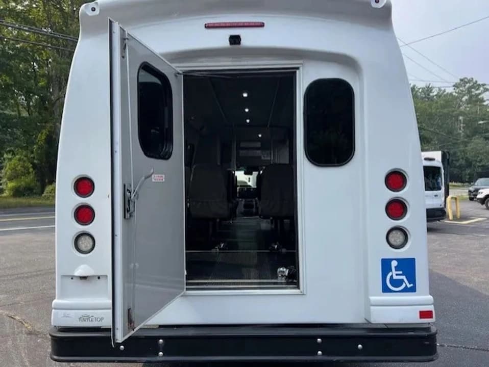 2015 Ford Turtle Top ADA Shuttle Bus - Image 10