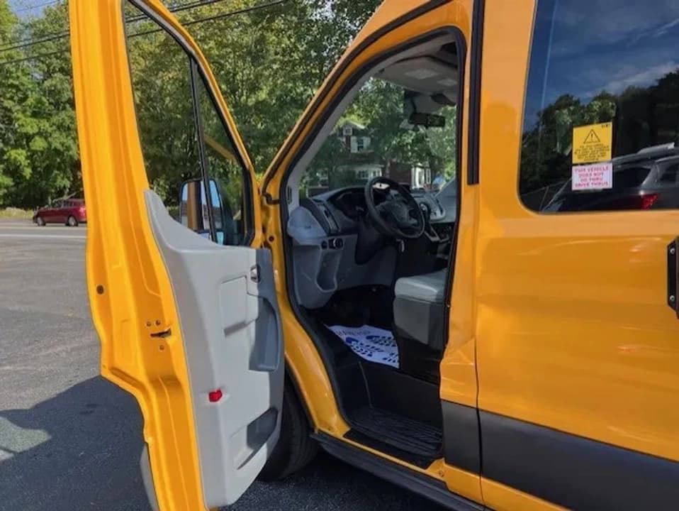 2017 Ford Transit 150 School Van - Image 9