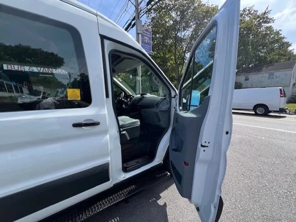 2016 Ford Transit 150 Passenger Van - Image 5