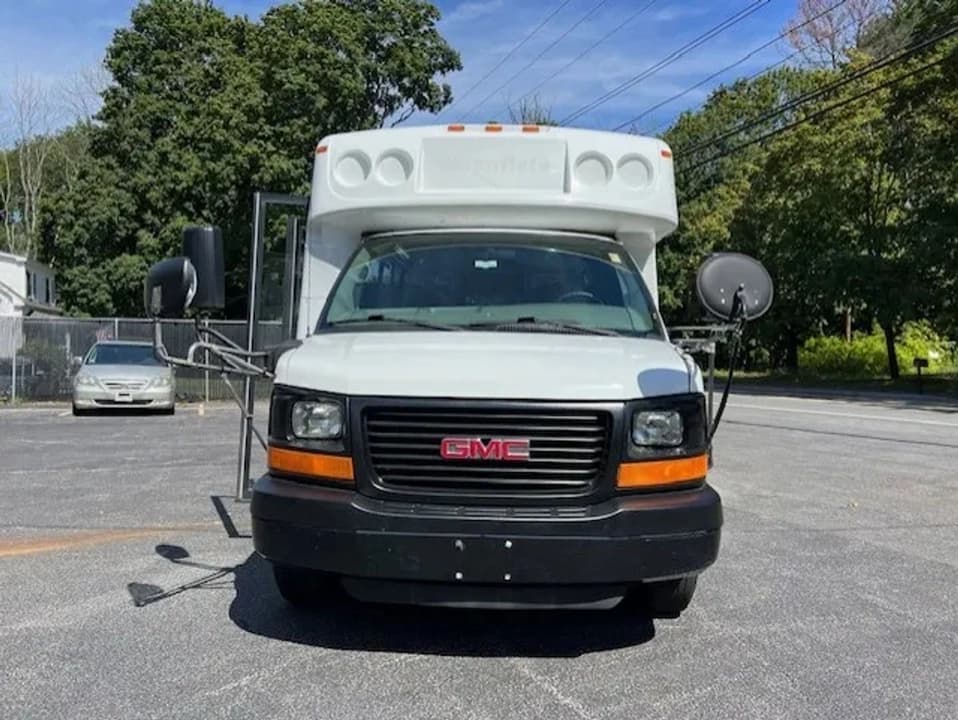 2008 GMC Savana Shuttle Bus - Image 8
