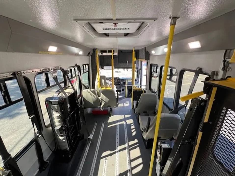 2015 FORD SHUTTLE BUS WHEELCHA GREAT FOR CONVERSION! - Image 15