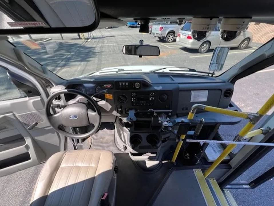 2015 FORD SHUTTLE BUS WHEELCHA GREAT FOR CONVERSION! - Image 16