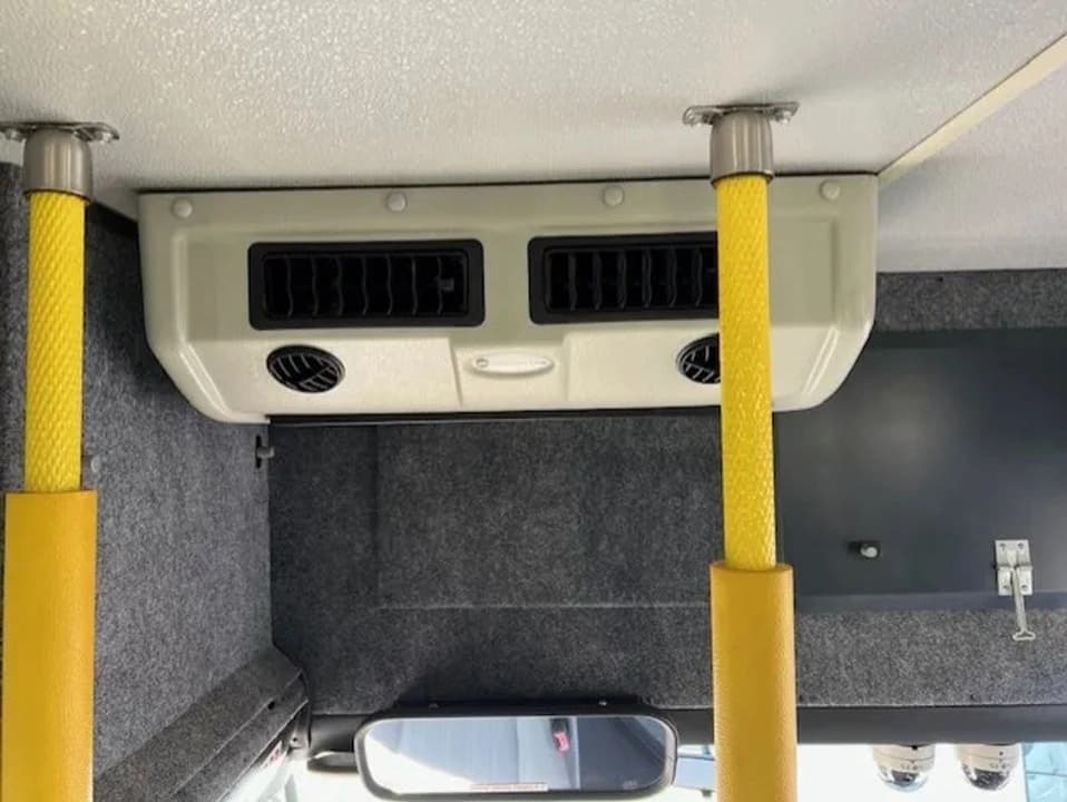 2015 FORD SHUTTLE BUS WHEELCHA GREAT FOR CONVERSION! - Image 17