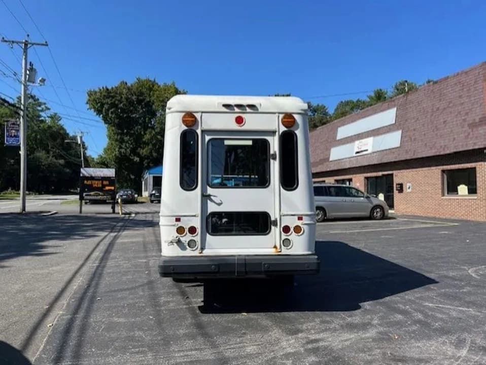 2015 FORD SHUTTLE BUS WHEELCHA GREAT FOR CONVERSION! - Image 6