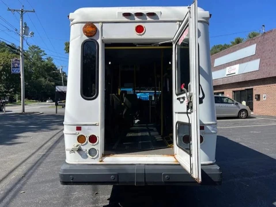 2015 FORD SHUTTLE BUS WHEELCHA GREAT FOR CONVERSION! - Image 7