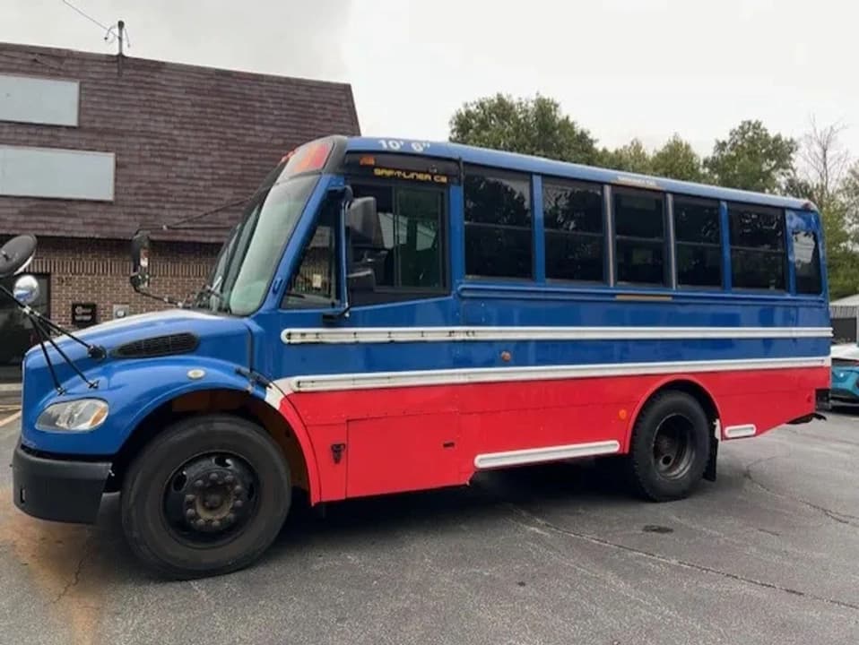 2011 Freightliner Saf-T-Liner Mini Bus - Image 1