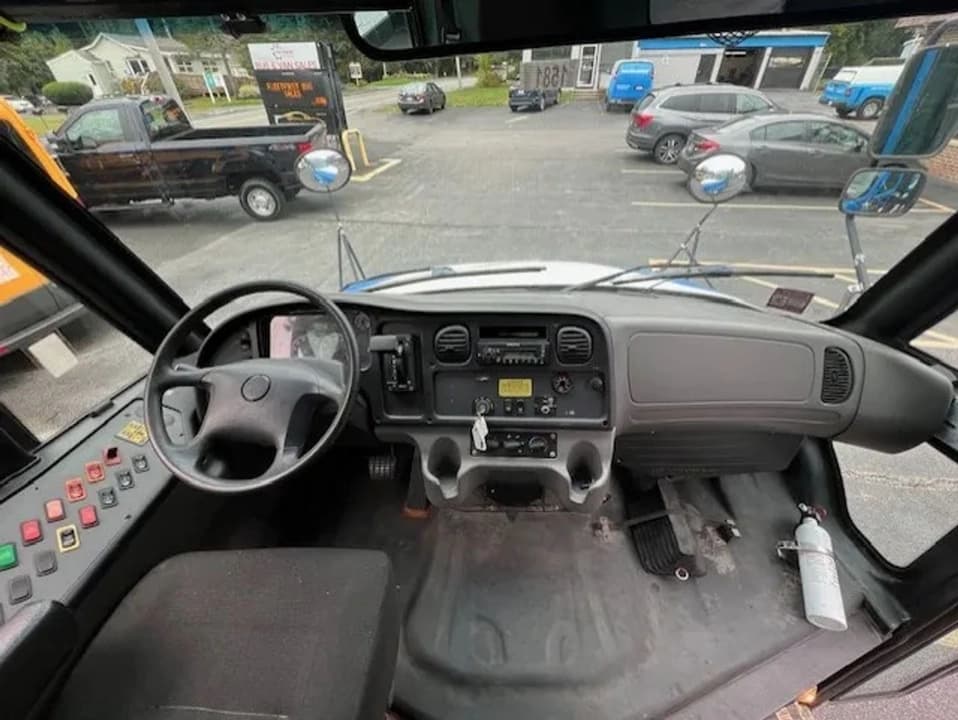 2011 Freightliner Saf-T-Liner Mini Bus - Image 8